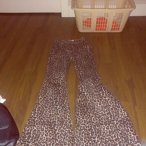 Free people size 25 cheetah print flared jeans.